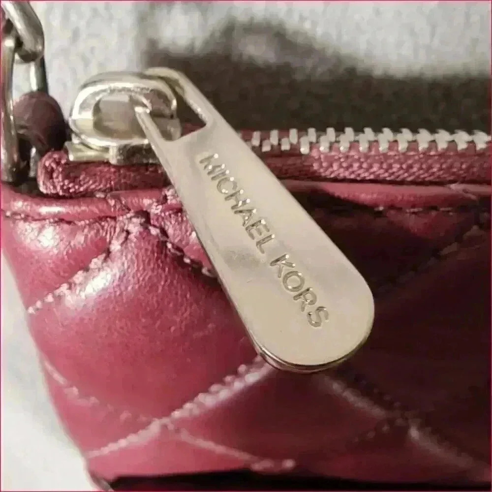 Michael Kors Sloan Medium Swing Pack - Stylish Crossbody Purse - Designer Bag - Picture 5 of 7